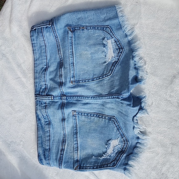 Express Shorts - Picture 2 of 3